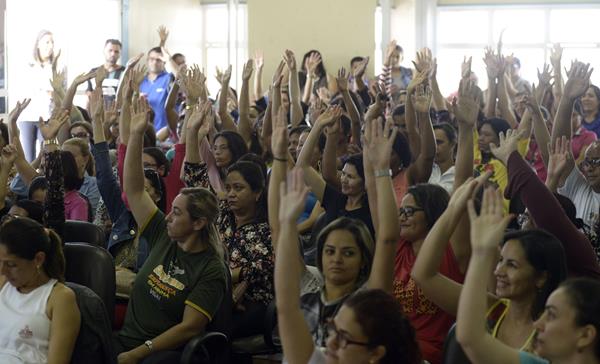 Prefeito oferece indecência e recebe um não dos servidores municipais